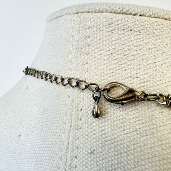 Green Stone Jewelry Set Corded Pendant Necklace Faceted Cut Stone Earrings - Picture 5 of 7